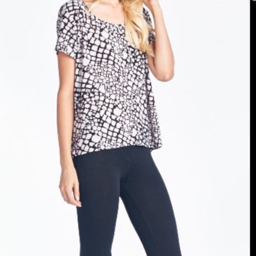 TNO Black and White Snakeskin Print Lightweight Career or Casual TopX: - Picture 2 of 4